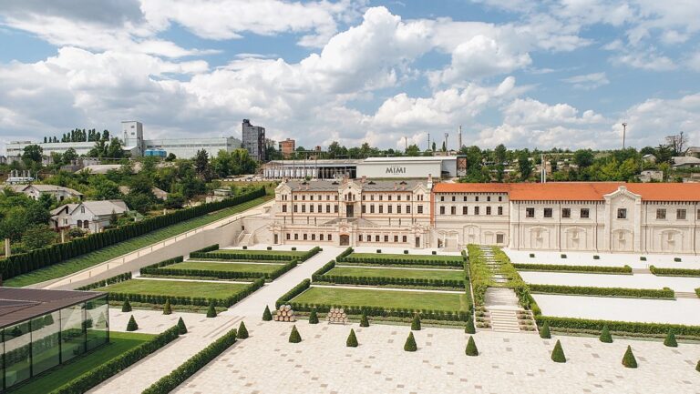 Bucurați-vă de lux, operă și vin la vinăria Castel Mimi